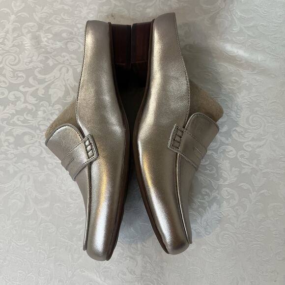 NEW Clarks Women 9M Keesha Donna Gold Metallic Leather Slip On Open Back Mules - Picture 6 of 9